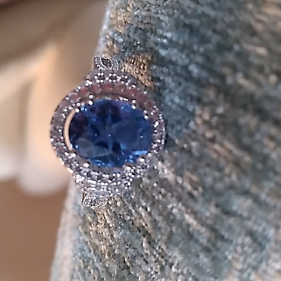 New Victoria Weick Swarovski Topaz Ring - Picture 2 of 14